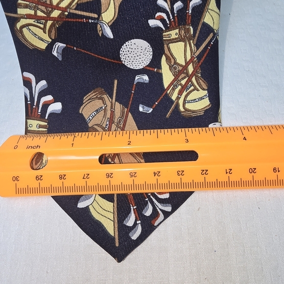 GOLF THEME MENS SILK TIE NAVY GOLDS REDS GOLFING GEAR - Picture 3 of 4